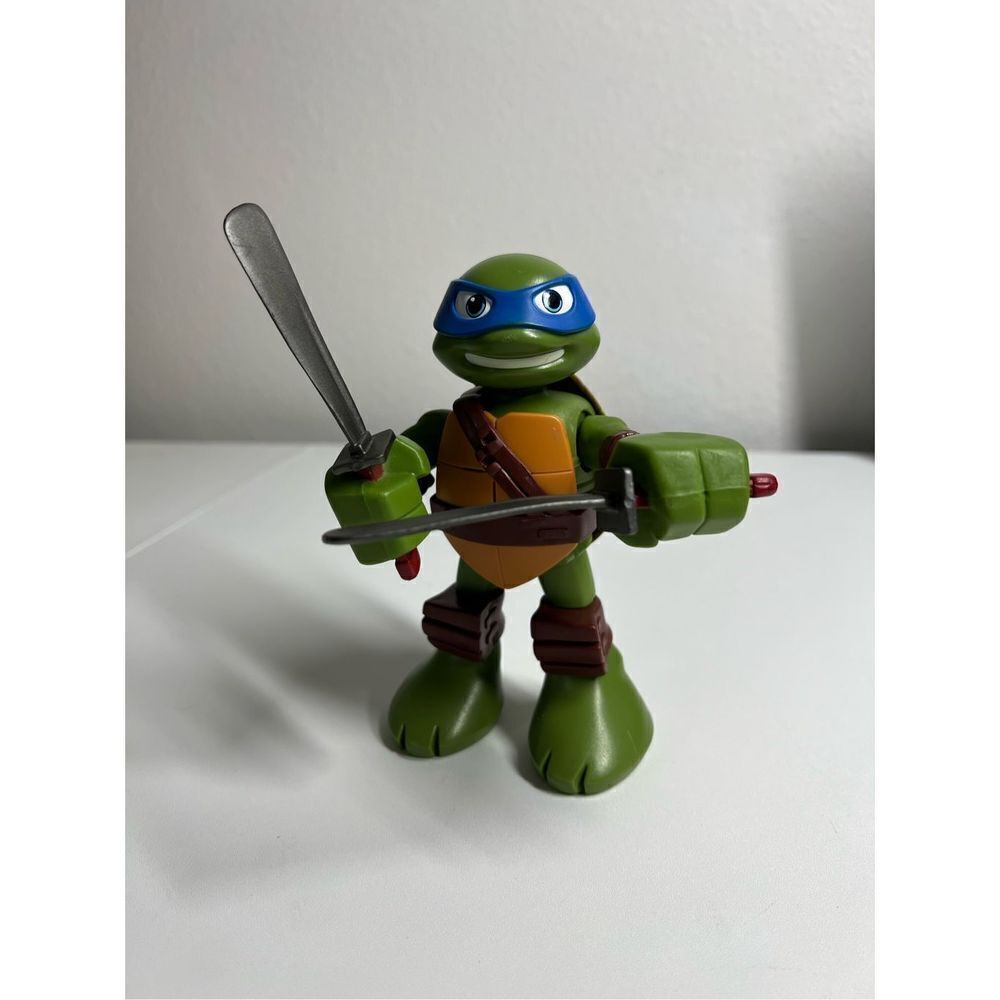 Viacom 2014 TMNT LEONARDO 6'' Interactive Figure Teenage Mutant Ninja Turtles